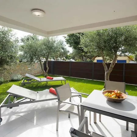 In Sv. Filip I Jakov 53580 דירה סבטי פיליפ אי ג'קוב