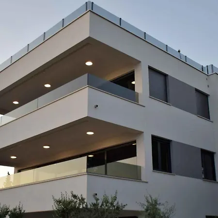 In Sv. Filip I Jakov 53580 *