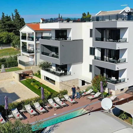 In Sv. Filip I Jakov 53580 * סבטי פיליפ אי ג'קוב