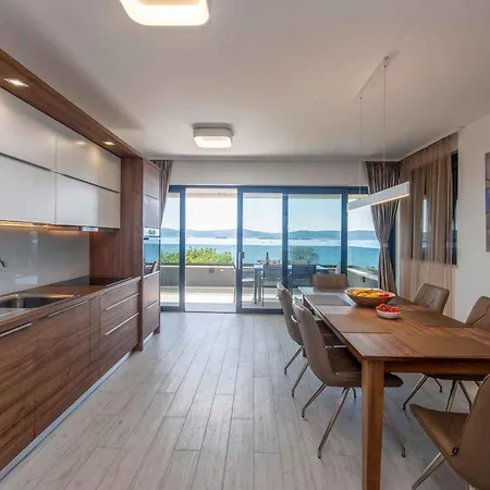 In Sv. Filip I Jakov 53580 Apartman *