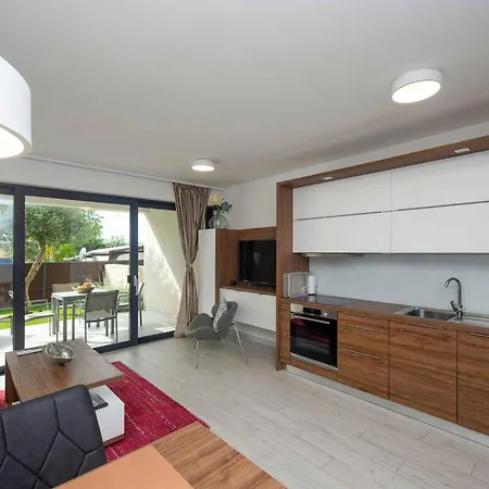 Apartman In Sv. Filip I Jakov 53580