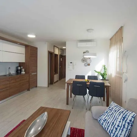 Apartman In Sv. Filip I Jakov 53580 Sveti Filip i Jakov
