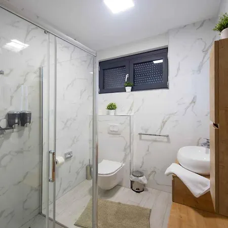 In Sv. Filip I Jakov 53580 Apartman