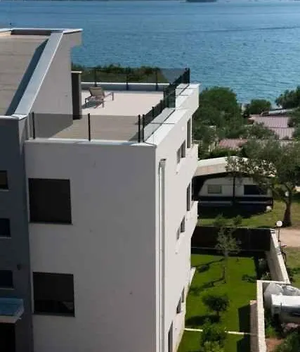 In Sv. Filip I Jakov 53580 *