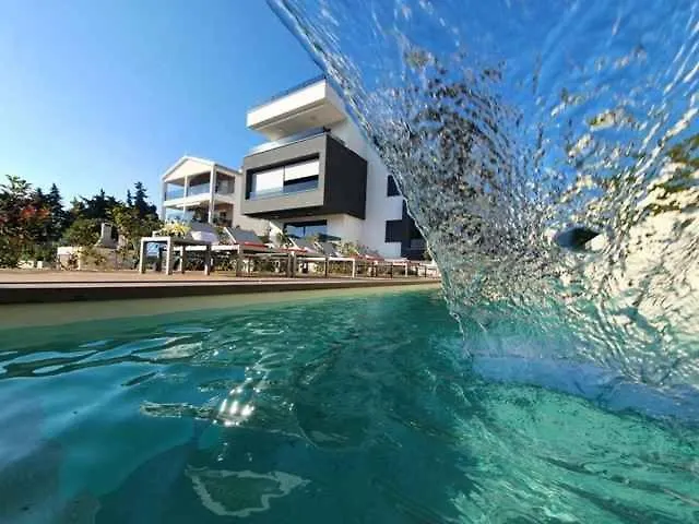 In Sv. Filip I Jakov 53580 * סבטי פיליפ אי ג'קוב