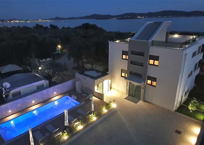 In Sv. Filip I Jakov 53580 *