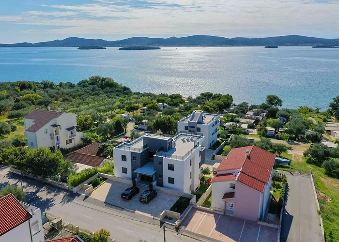 In Sv. Filip I Jakov 53580 Апартаменты *